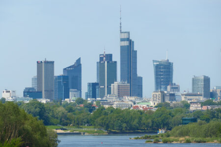 Warszawski skyline z Varso Tower widziany z mostu Siekierkowskiego