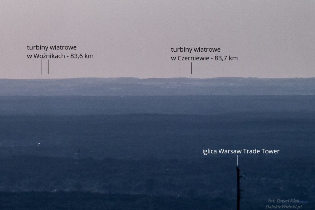 Turbiny wiatrowe w Woźnikach i Czerniewie - widok z Varso Tower (fot. Paweł Kłak)