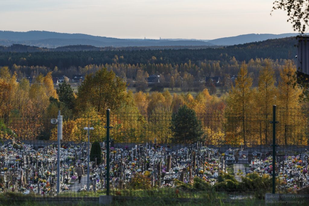 Widok w stronę Tatr z okolic cmentarza w Tumlinie-Węglach