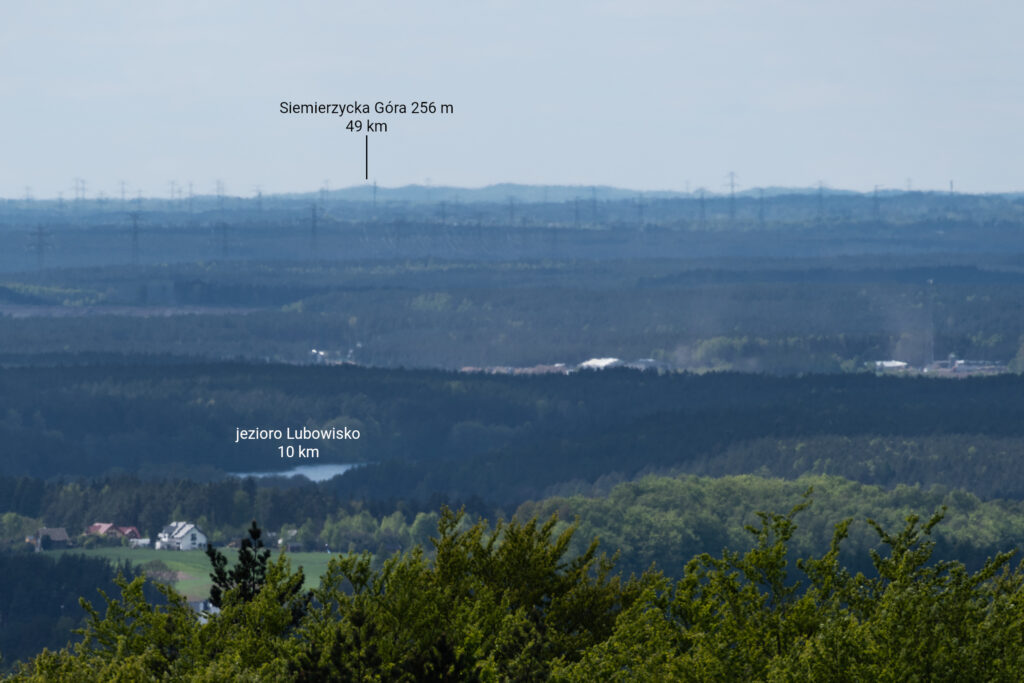 Siemierzycka Góra (49 km) - najwyższe wzniesienie Pojezierza Bytowskiego. Na szczycie znajduje się wieża widokowa.