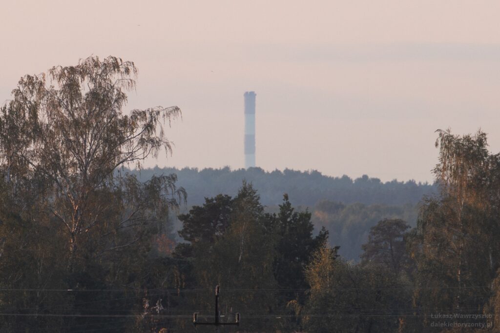 Komin Ciepłowni Kawęczyn widziany z Lubic (39 km)