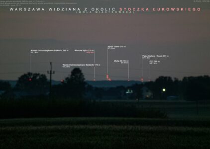 Warszawa z Woli Miastkowskiej (fot. Kamil Siwek). Po prawej stronie Varso Tower widać światło Warsaw Trade Tower.